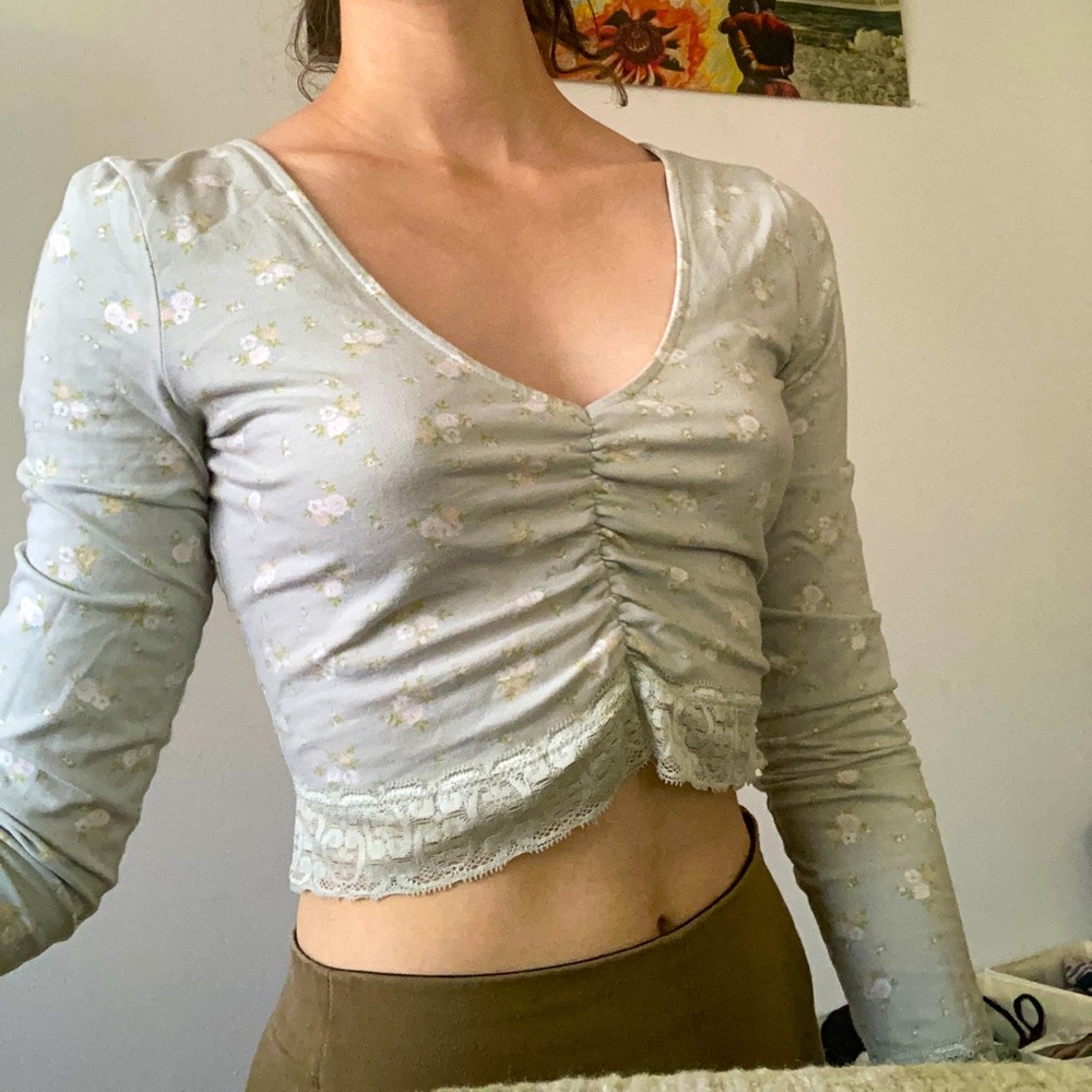 Cropped Lacey flower print blouse